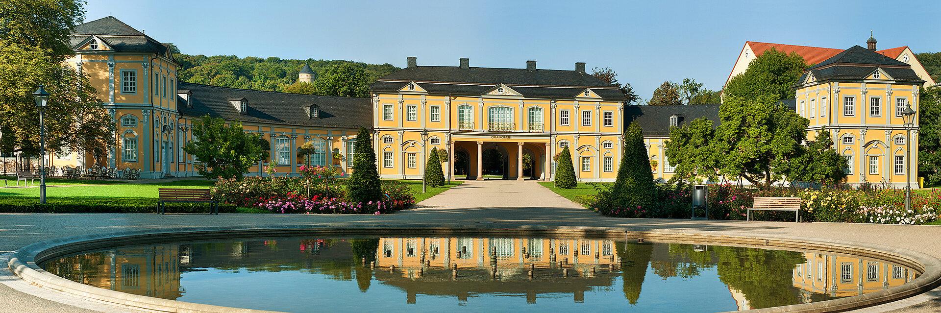 Orangerie in Gera mit Park und Springbrunnen